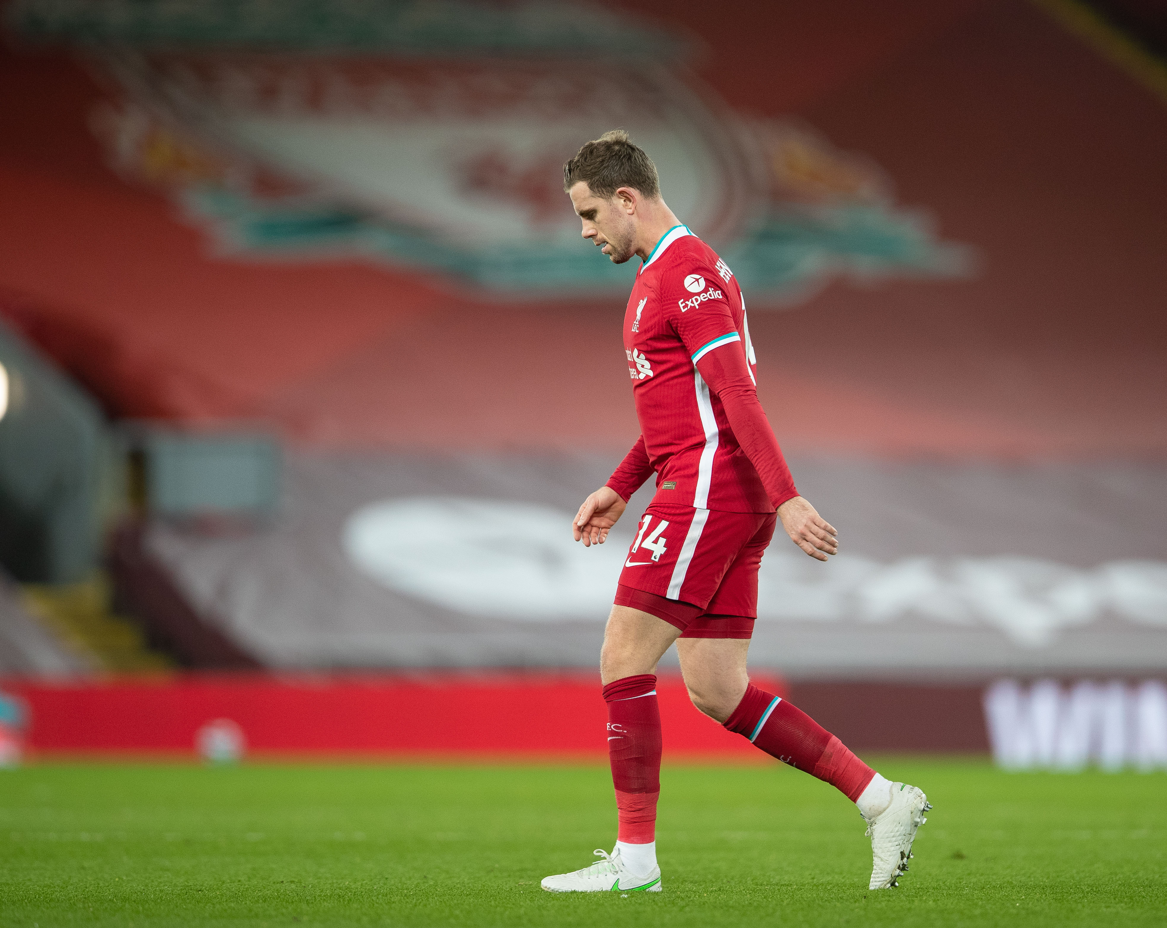 利物浦vs利兹首发：萨拉赫连续三场替补，埃基蒂克、维尔茨先发